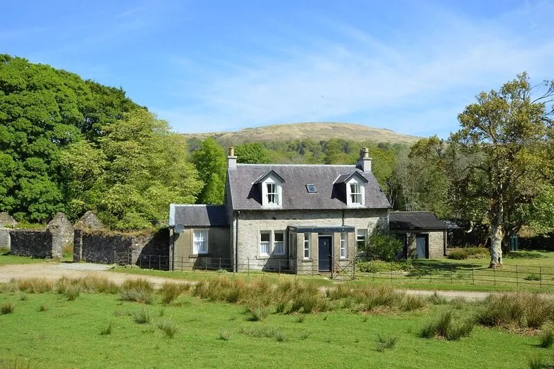 Garden cottage, estate property set in amazing gardens, pet friendly, Wi-Fi