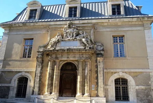 La Porte Monumentale de l'Ancien Seminaire des Jesuites