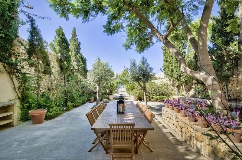 LUXURIOUS Grand 18th Century farmhouse set in large mature gardens
