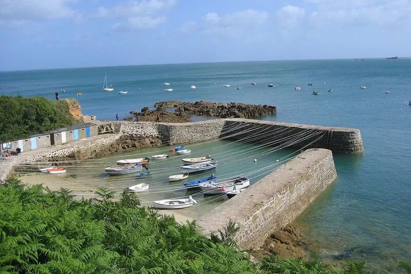 Normandie (Manche) 4-star GITE de CHARME, spacious, comfortable, enclosed garden