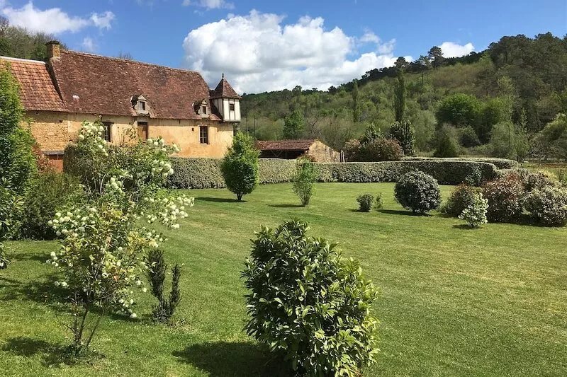 Character house, private heated pool, air conditioning, 5 minute drive to Sarlat