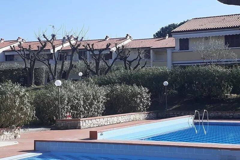 Apartment in residence with private garden and swimming pool for adults and
