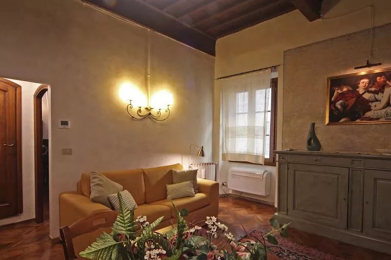 Charming apartment near Ponte Vecchio Free Wi-fi, Aircond,  bikes and Garage!