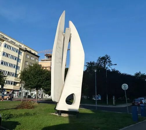 Statue ''Plastika Ptaci''