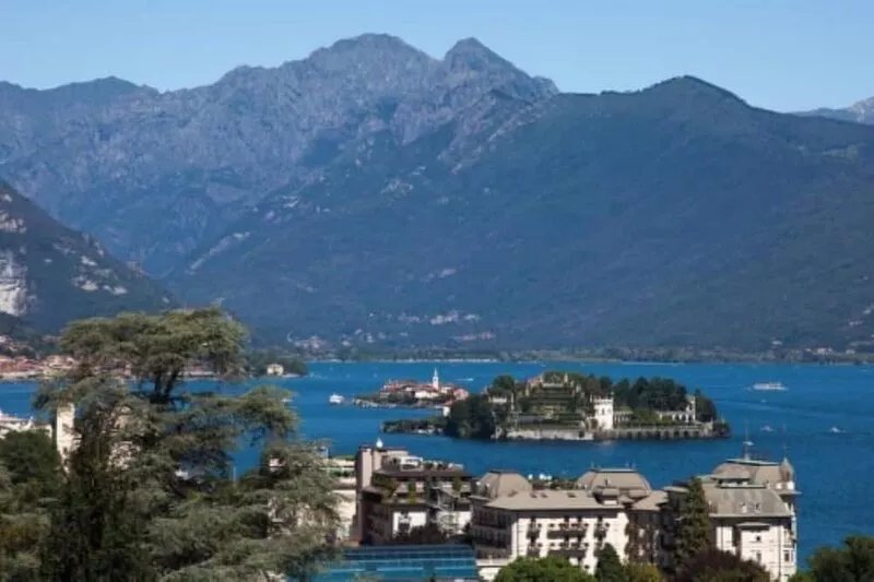 Apt in Stresa, superb view of Lake Maggiore, balcony, WiFi, A/C, garage