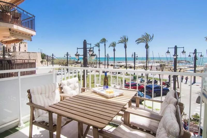 RIBERA SOL BY BLAUSITGES Beach front property with stunning sea views in Sitges.