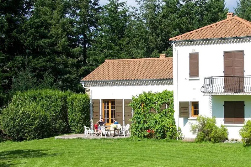 Beautiful spacious family friendly home with huge garden and amazing view