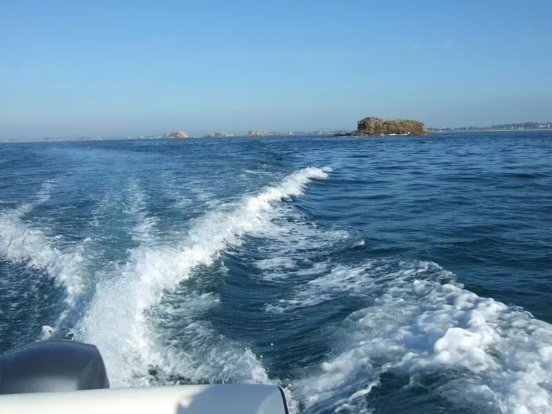 TYPICAL HOUSE IN A QUIET AREA LESS THAN 200m FROM BEAUTIFUL BEACHES. Sea view.