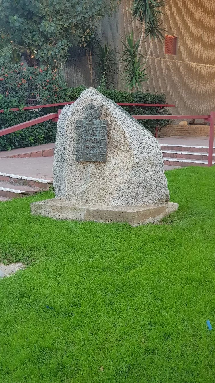 Monument A Antoni Bori I Fontesta