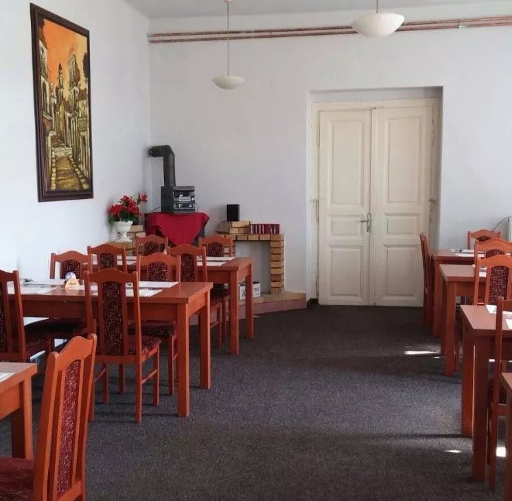 Hospoda ChotEtov Na Radnici