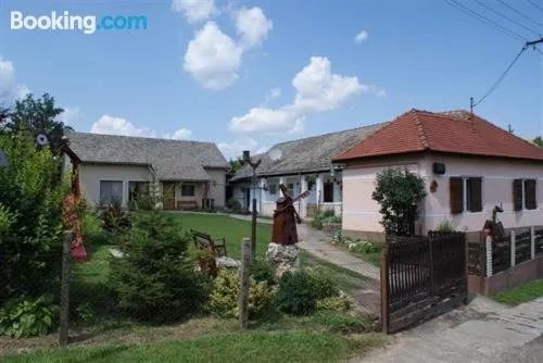 Tamas Batya Kunyhoja
