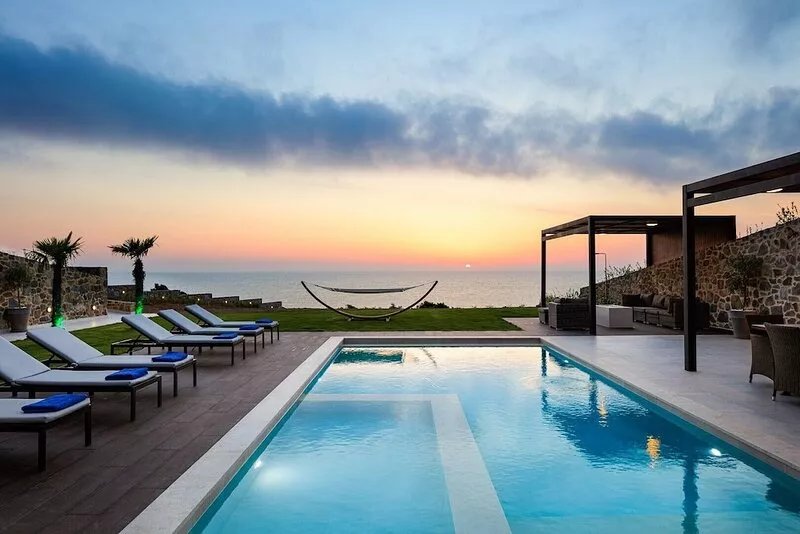 Dream vacation with stunning sunsets at Villa Violetta