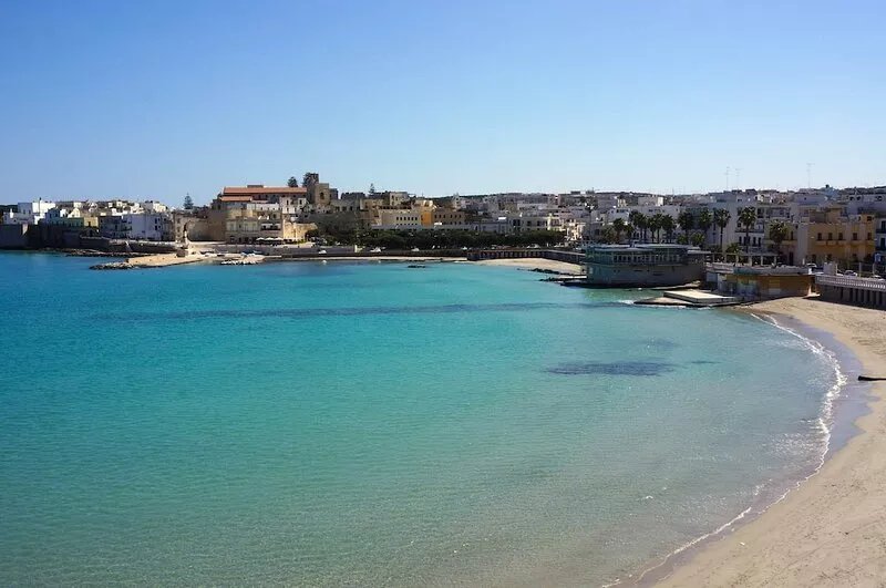 Otranto: independent villa in an elegant residential area, 550m from the sea