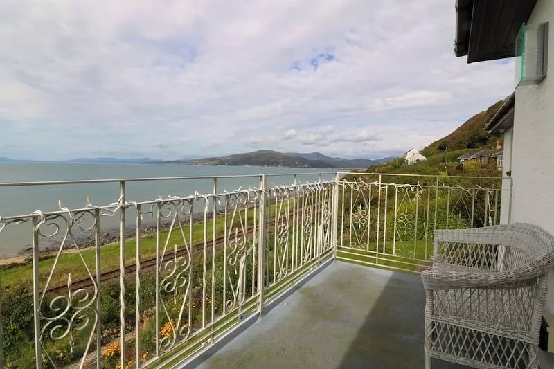 GWYLANOD, pet friendly, with a garden in Fairbourne