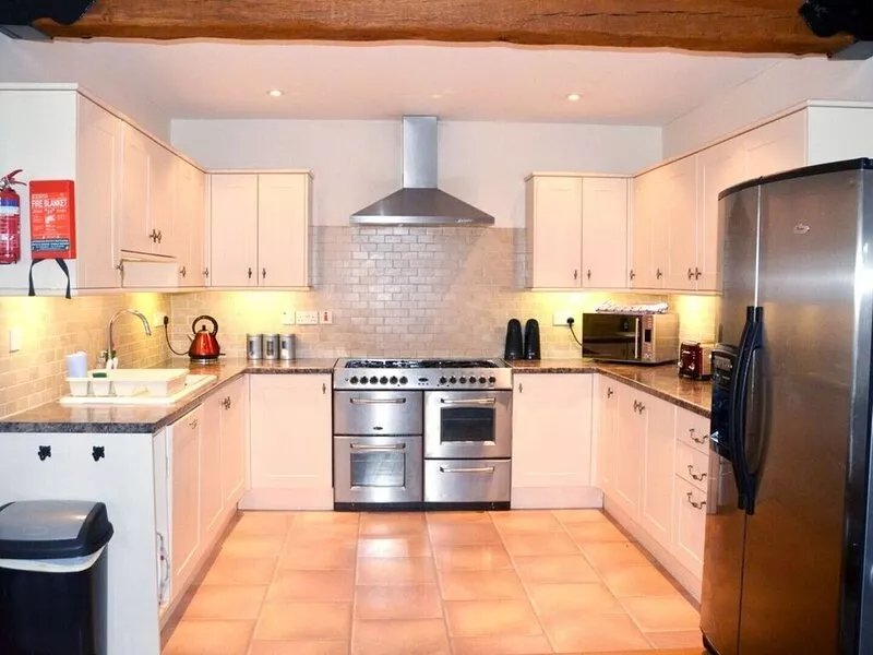 Kingfisher Barn, Sleeps 10+2 (5 Bedrooms)