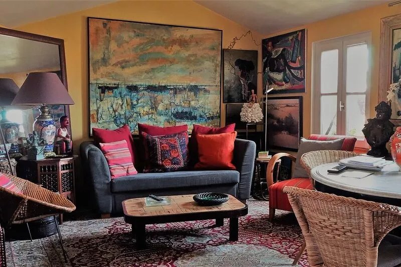 Charming artist apartment, Place de la Maison Carrée (Unesco Site).