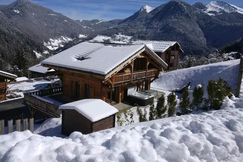 Beautiful Chalet Near Ski-lift - Sleeps 12