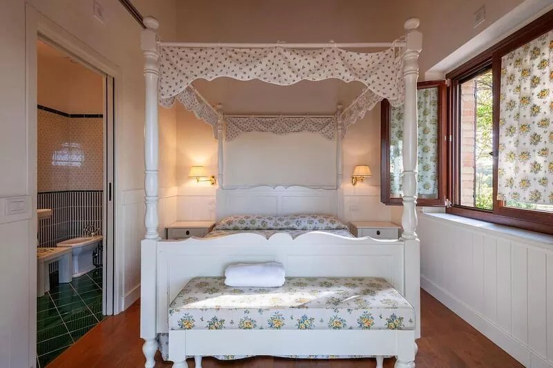 6 bedroom beautiful home in Treia