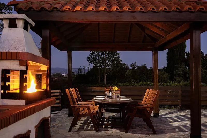 Villa Ira Finiki: Private pool and gardens, A/C, Wi Fi, sea views