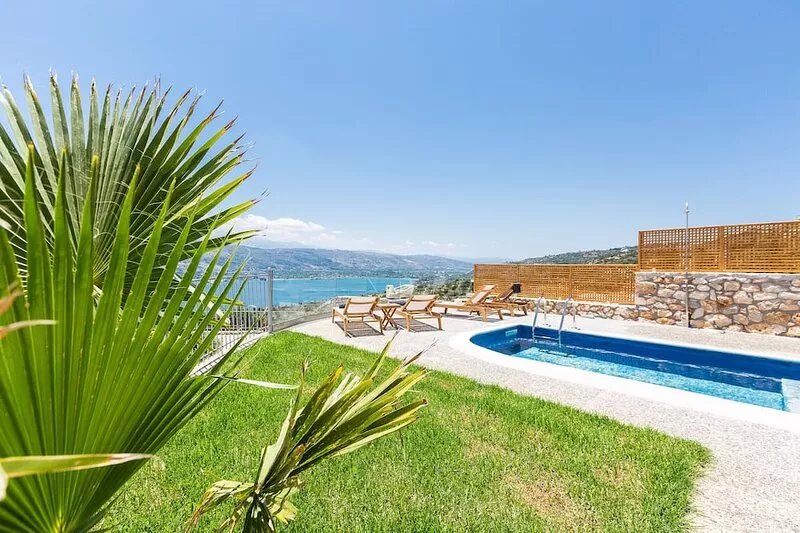 Istros Villa II, Amazing Sea Views of the infinite blue, Close to the beach