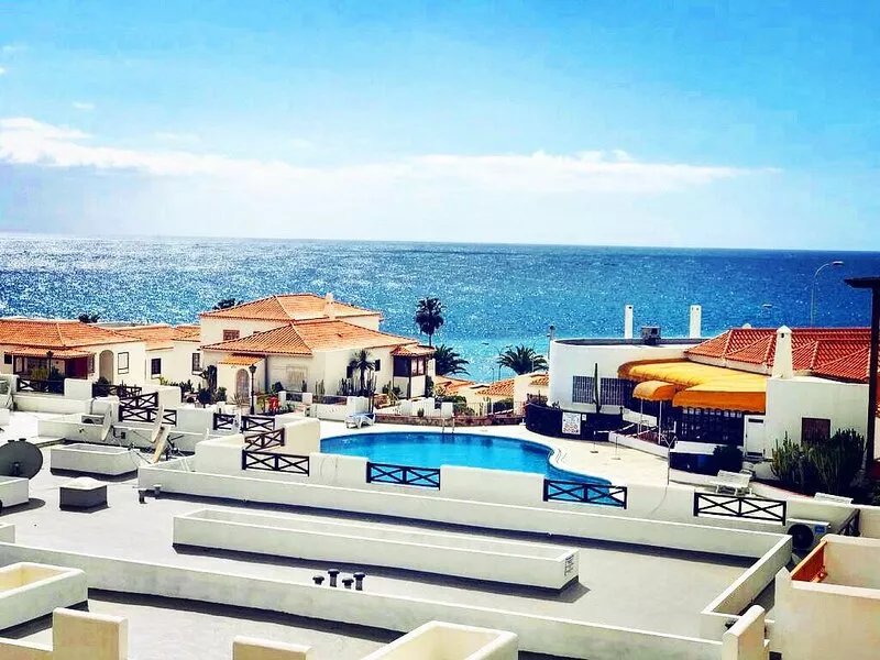 Luxurious apartment with fantastic ocean view, directly on the beach