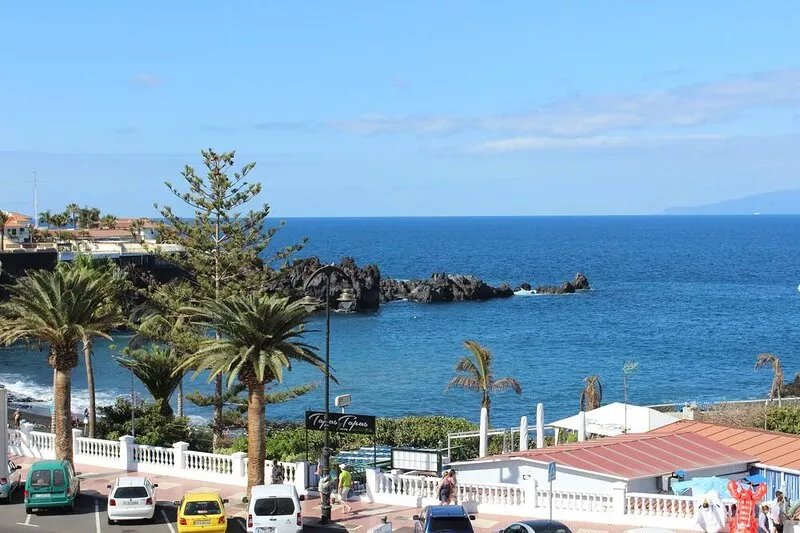 Apartment right on the beach of Playa de La Arena, with balcony and sea view