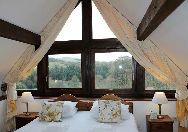 Luxury Swallow Cottage with a Mountain View at Dee Valley Cottages