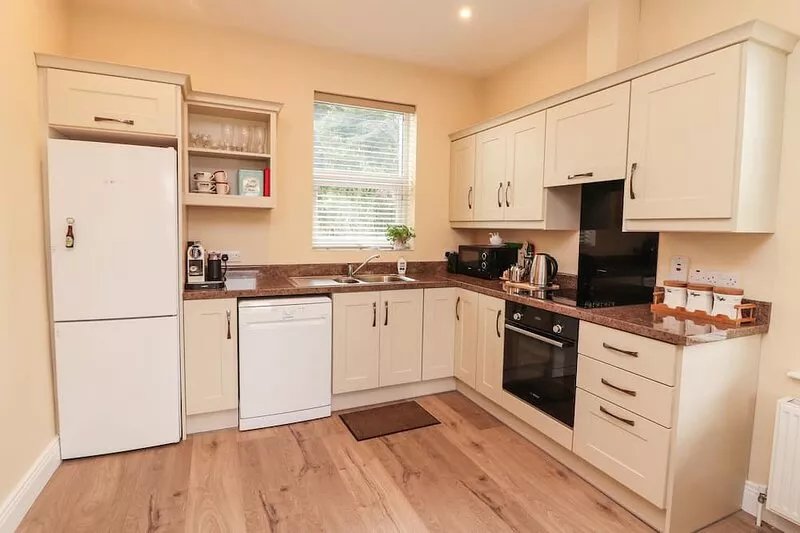 MEADOW VIEW, family friendly, with open fire in Quin, County Clare
