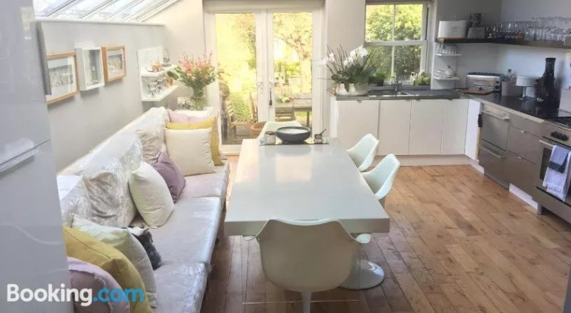 Luxury Homestay - Cheltenham Races
