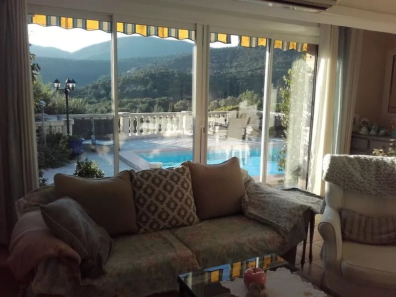 Luxury villa with pool beachfront on the Gulf of Saint-Tropez