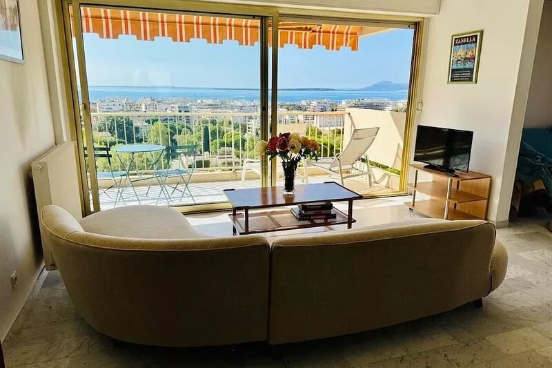 apartment 90 m2 - 3/4 rooms .. with sea view 160 ° .. 20m2 sea terrace