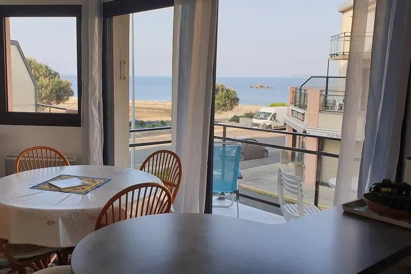 Beautiful Balcony Apartment with sea view in the center of Concarneau