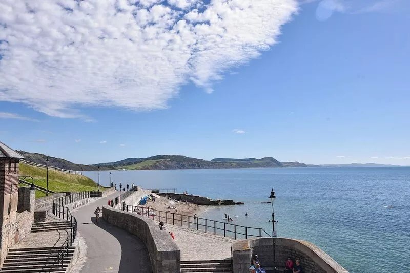 BAY VIEW, pet friendly, country holiday cottage in Lyme Regis