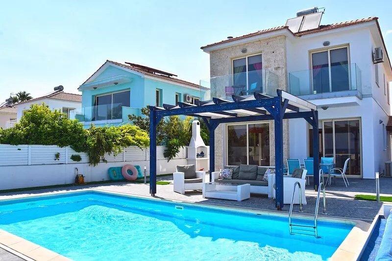 Villa With Private Pool By The Sea