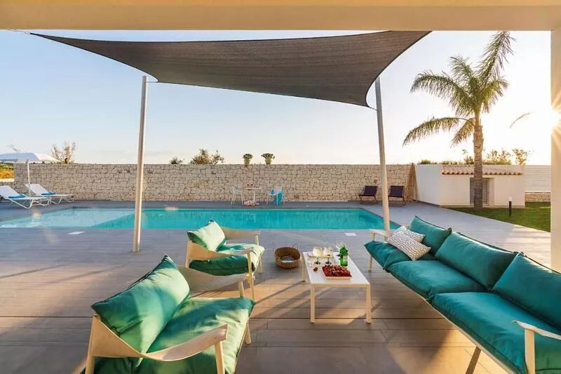 Pool villa, 300 metres from beach, San Lorenzo, Sicily