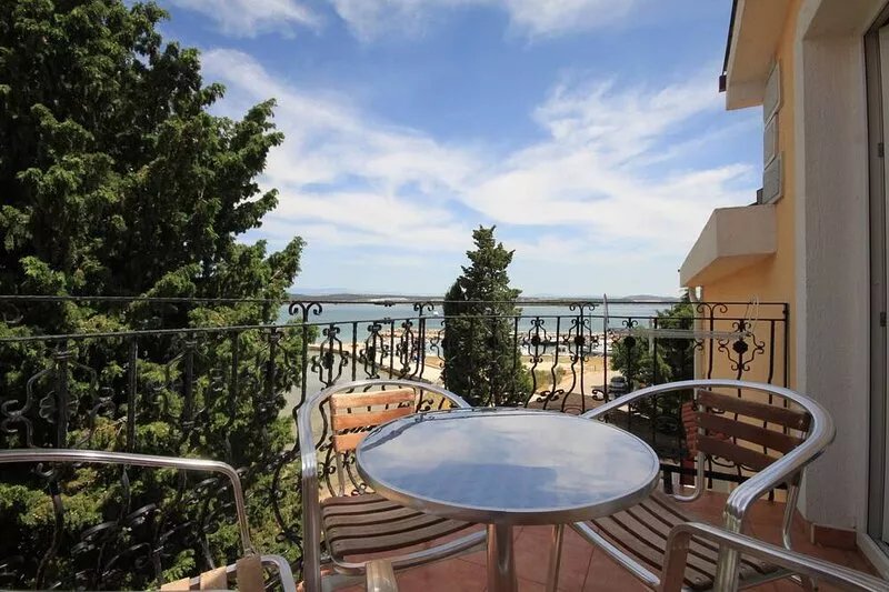 Two bedroom apartment near beach Kraj, Pašman (A-3460-d)