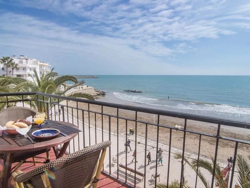 VORAMAR LOFT BY BLAUSITGES Stunning sea views from this beach front studio