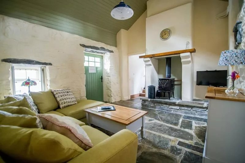 Carley's Cottage- traditional Irish Cottage