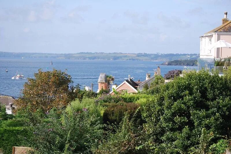 Crows Nest: a modern apartment in the centre of St Mawes with stunning sea views