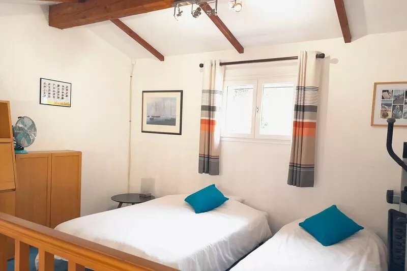 Spacious Villla 1 hr from Nice Airport, Pool, Wifi. 5 minute walk to village