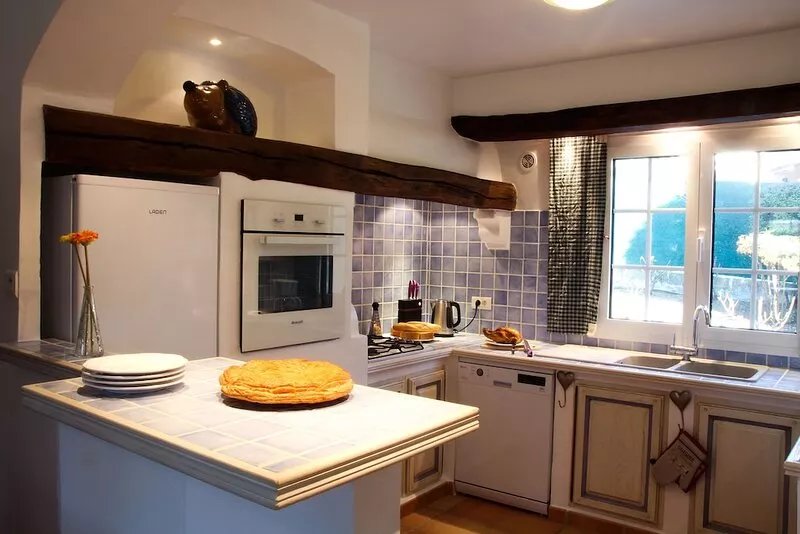 Luxurious Villa - private pool, close to Cannes - 5 bed, sleeps 10, A/C