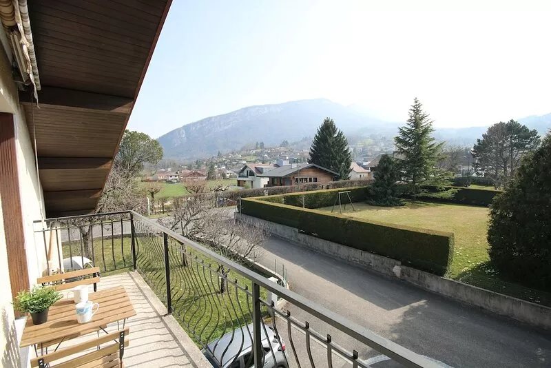 The chalet: Renovated apartment near the lake