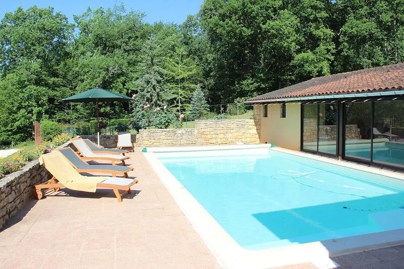 Renovated stone house with swimming pool, quiet in the countryside, air