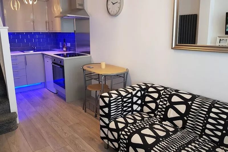 Newly built 2 Bedroom apartment 30 mins to central london- free parking-