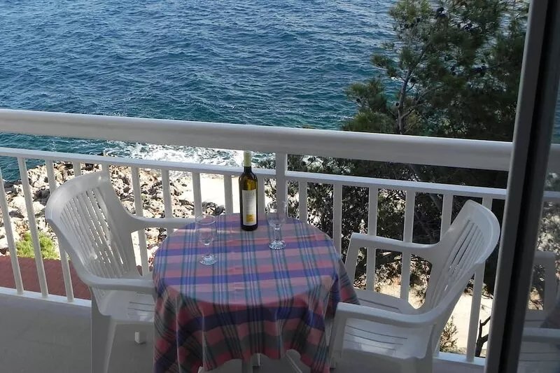 Four bedroom apartment near beach Sveta Nedilja, Hvar (A-11433-a)