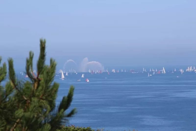 House sleeps 9. Spectacular sea views. 300yds sandy beach.  Large garden. WiFi.