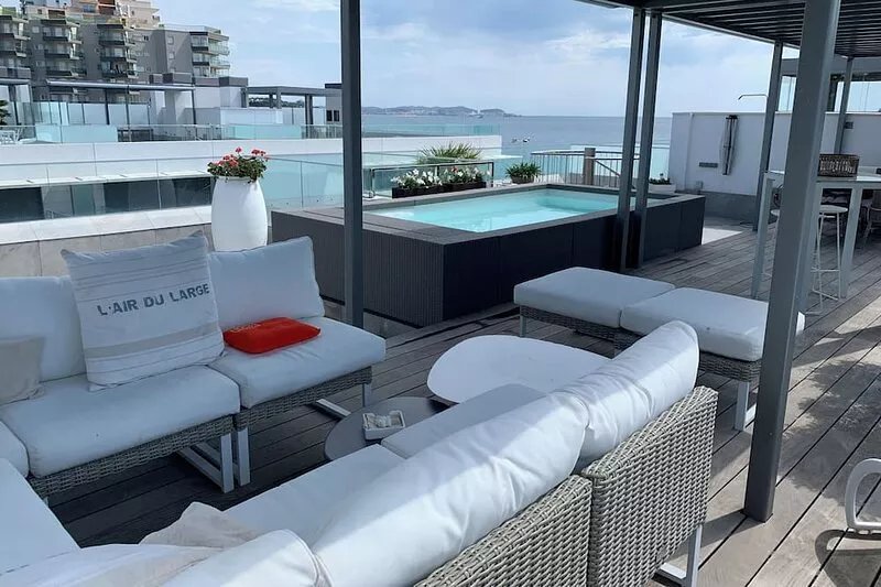 PENTHOUSE on the beach, PRIVATE swimming pool, private roof terrace 120M2, 4
