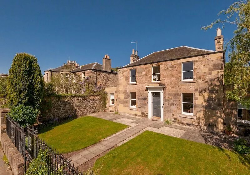 Beautiful Georgian property enjoying a quiet location. Sleeps 10.