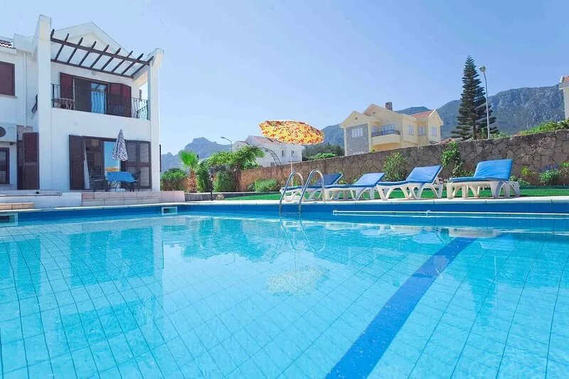 Beautiful villa,Edremit with Private Pool, full amenities, Wifi, stunning views