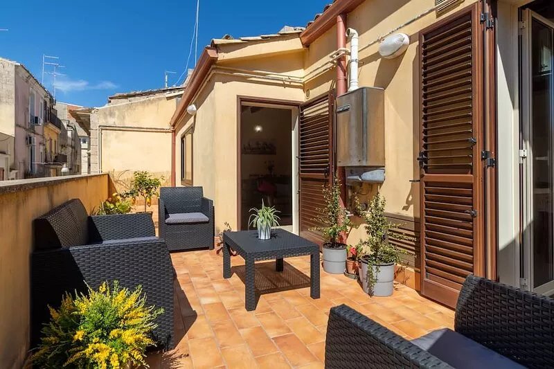 Holiday Apartment "Ragusa 59" with Private Terrace, 2 Balconies & Wi-Fi